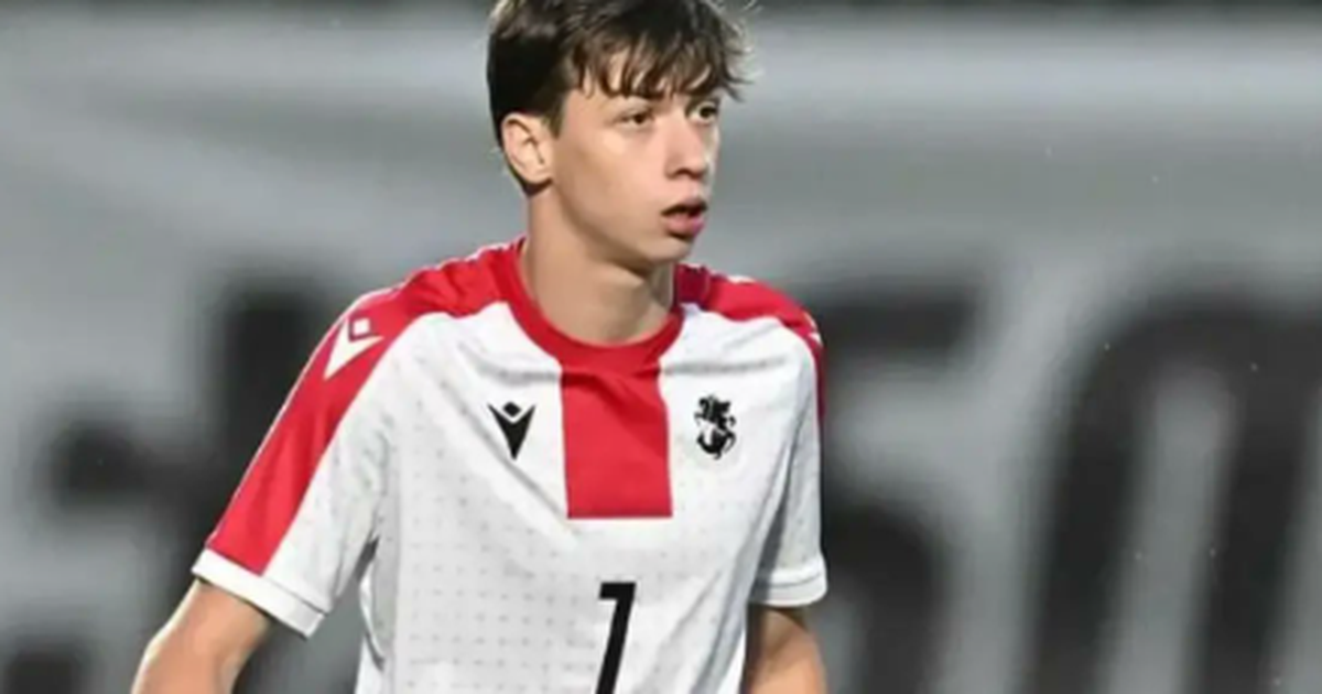 Kvaratskhelia treina com o Bayern (mas não é aquele em que está a pensar)