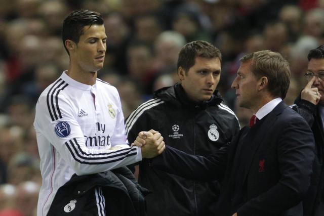 Brendan Rodgers e Cristiano Ronaldo a defrontarem-se num Liverpool-Real Madrid na Champions