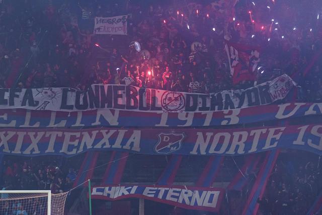 Adeptos do Independiente Medellin na partida contra o Flamengo, na Libertadores