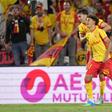 Português de 16 anos leva Lens à Champions no primeiro toque na bola e despromove histórico