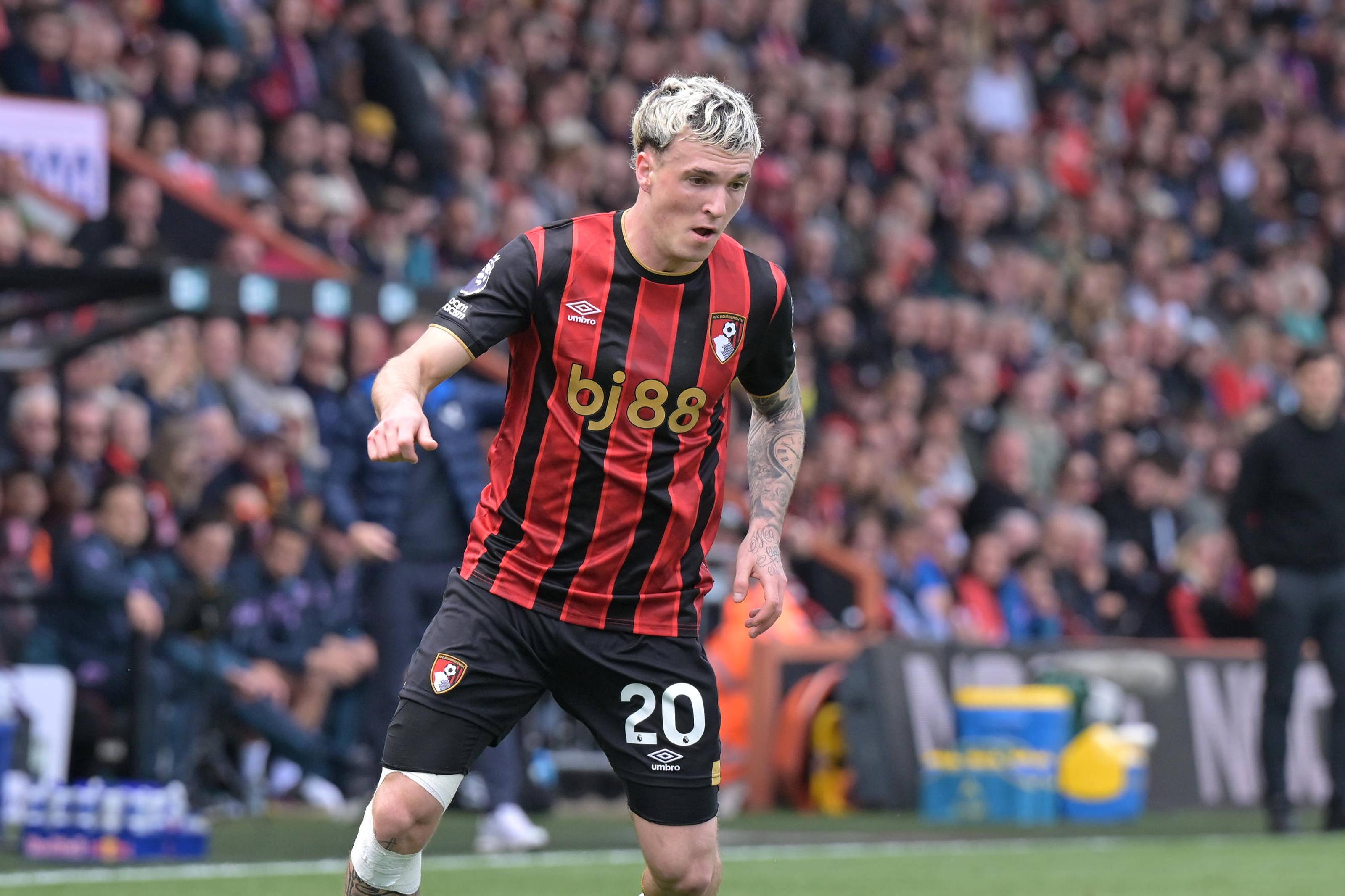 Álex Jiménez, lateral espanhol formado no Real Madrid e jogador do Bournemouth