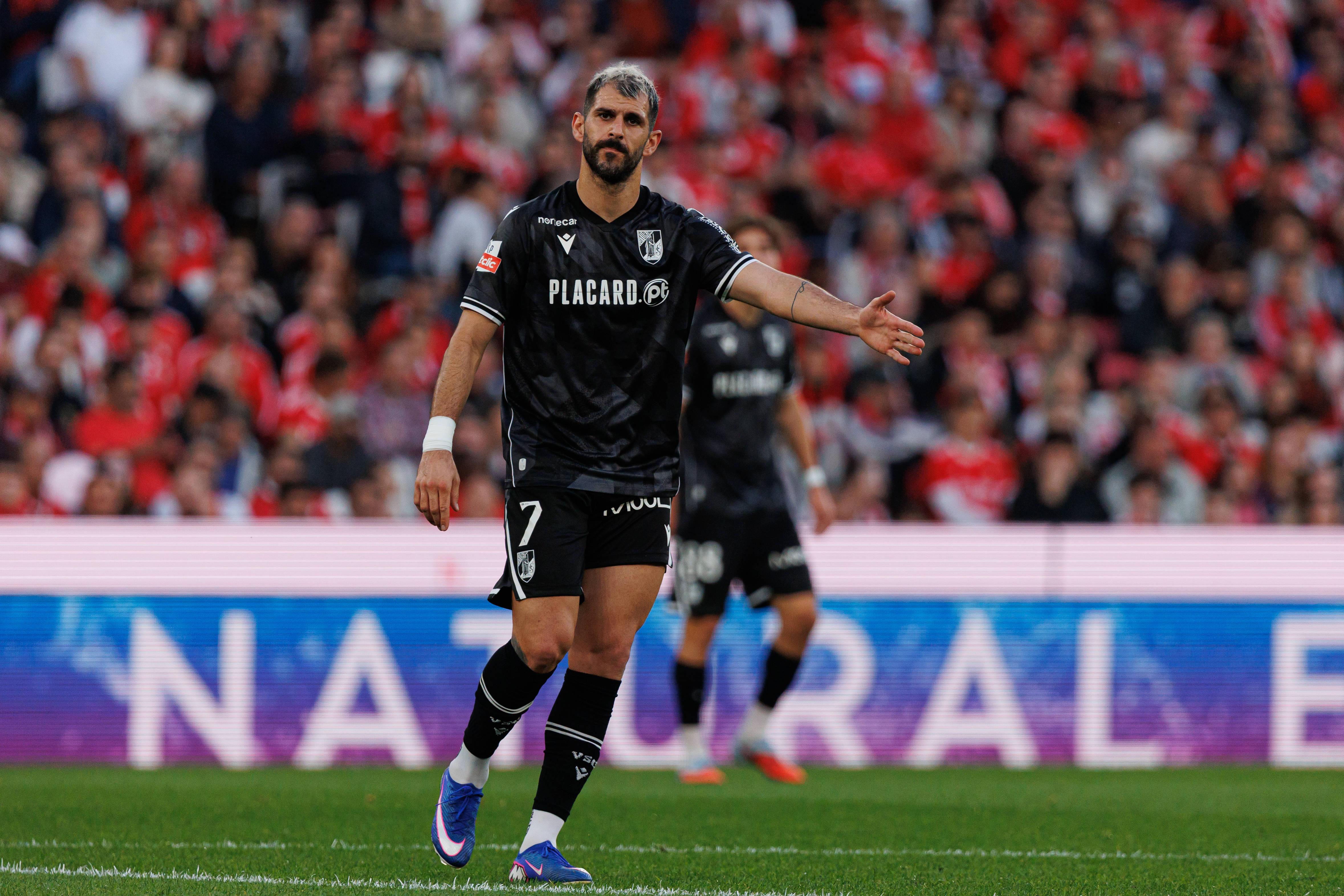 Nélson Oliveira dificilmente voltará a atuar pelo Vitória de Guimarães