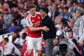 Viktor Gyokeres com Mikel Arteta