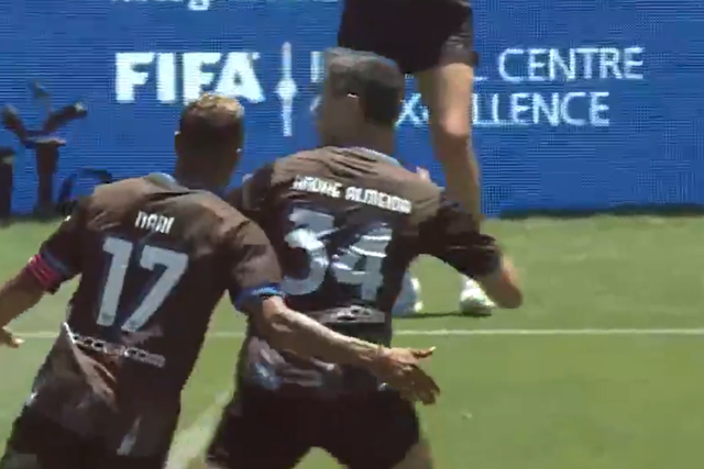 VÍDEO: André Almeida faz golaço e Bruno Alves festeja… à Ronaldo