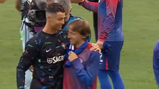 VÍDEO: o reencontro sorridente entre Cristiano Ronaldo e Modric
