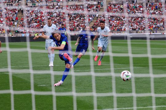 VÍDEO: Modric aproveita penálti polémico para adiantar Croácia