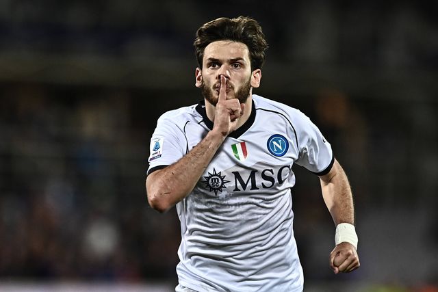 Kvaratskhelia fica no Nápoles