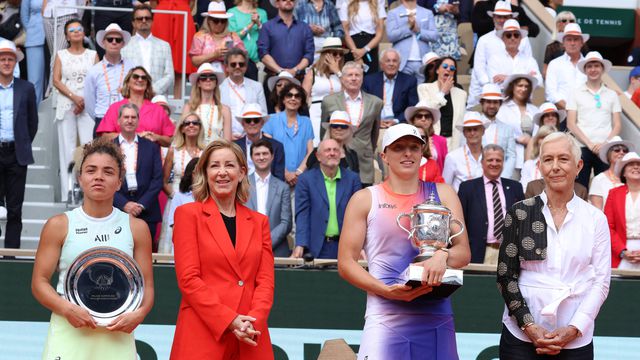 Iga Swiatek passeia na final e vence Roland Garros pela 4.ª vez
