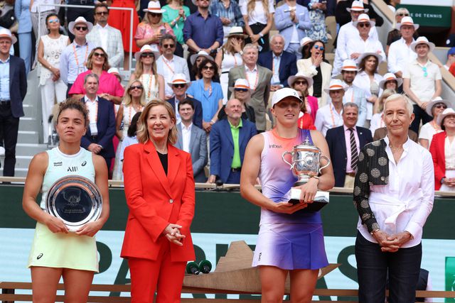 Iga Swiatek passeia na final e vence Roland Garros pela 4.ª vez