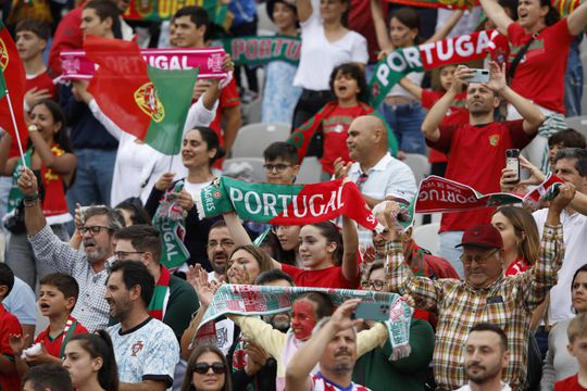 O hino de Portugal cantado no Estádio do Jamor