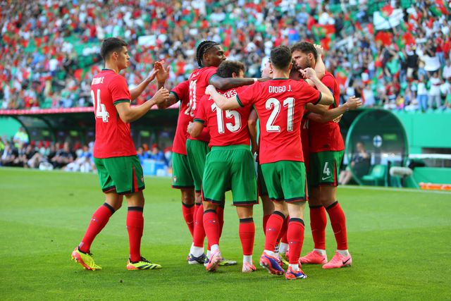 Mourinho: «Se Portugal tivesse duas seleções, a segunda também seria candidata»