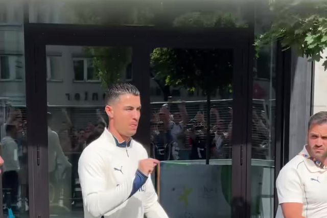 Loucura com Ronaldo à porta do hotel da Seleção