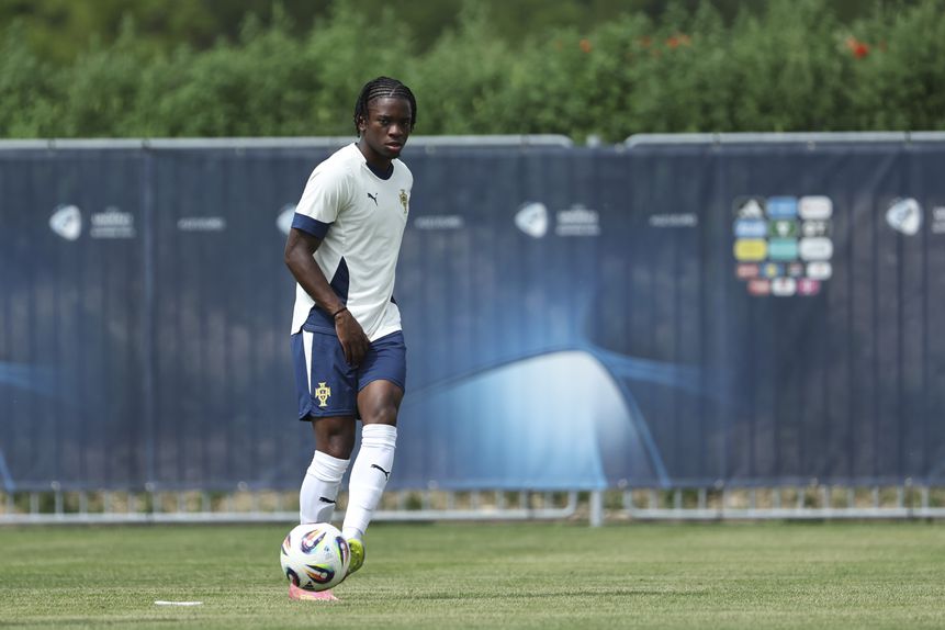 Flávio Nazinho é internacional pelos Sub-21 de Portugal (Foto: FPF)