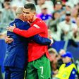 Abraço entre Roberto Martínez e Cristiano Ronaldo em Munique (foto: IMAGO)