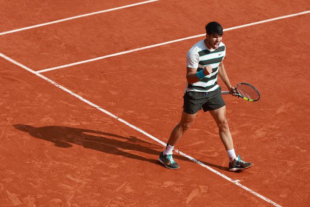 Carlos Alcaraz vence Jannik Sinner na final mais longa de Roland Garros