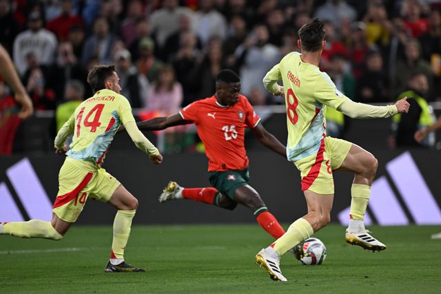 Lamine Yamal, a bola, o jogo e o Mundo no bolso de Nuno Mendes (as notas de Portugal)