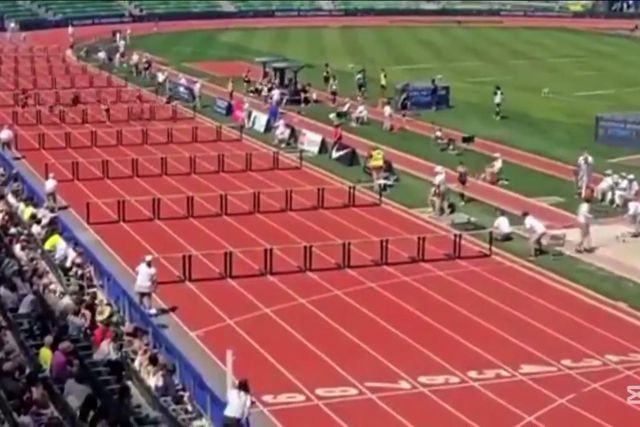 E esta? Ganhou a corrida de obstáculos com duas cambalhotas