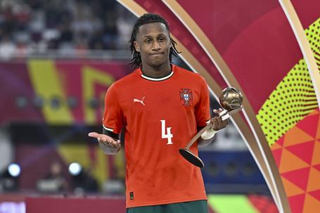 Mauro Furtado, 17 anos, defesa-central, foi o terceiro melhor jogador do Mundial sub-17 — Foto: IMAGO