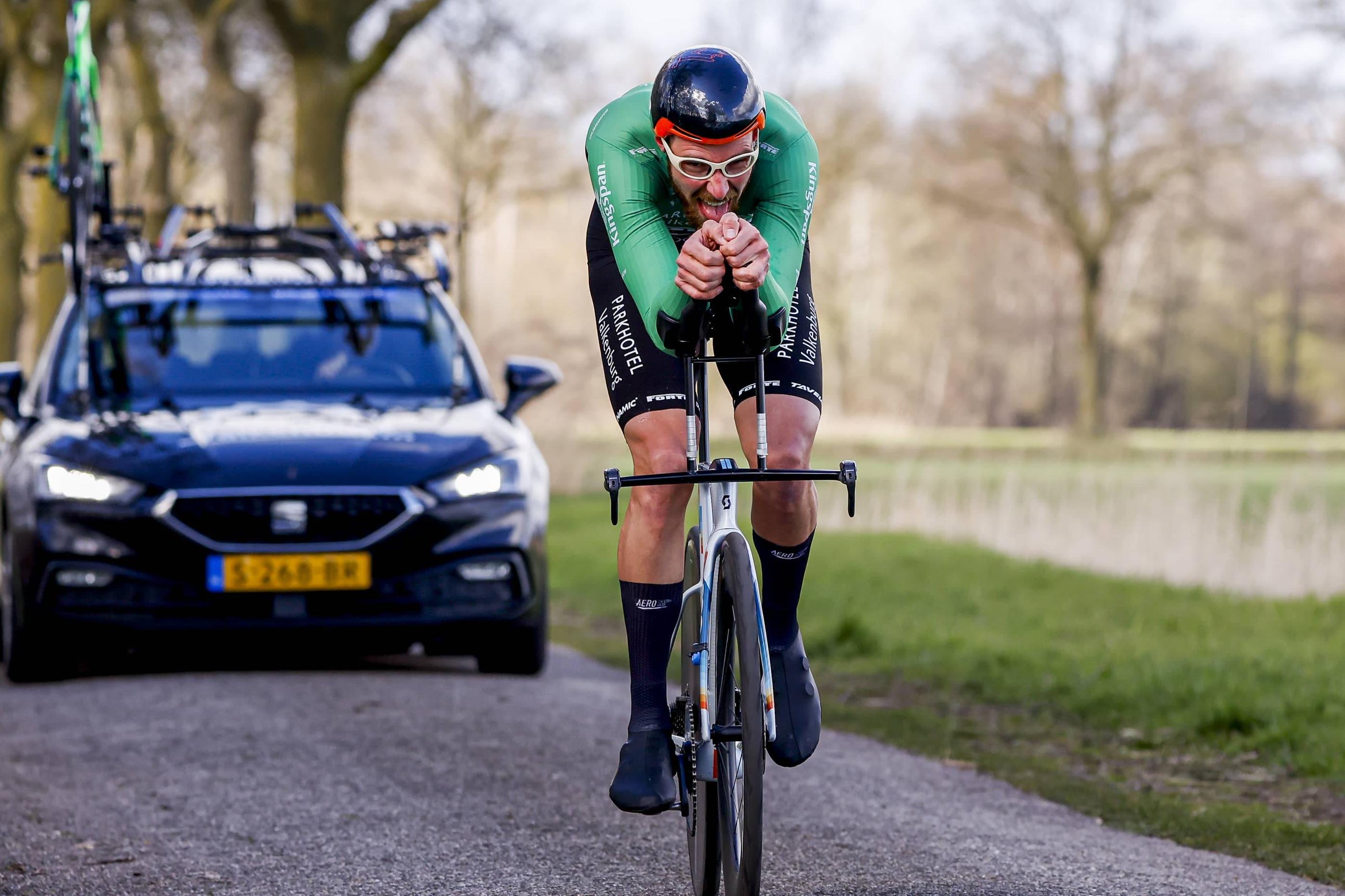 O ciclista neerlandês Jan-Willem van Schip é reincidente nas desqualificações. IMAGO