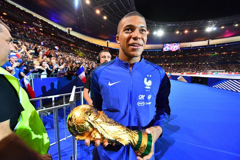 Kylian Mbappé: 15 contribuições para golo (12 golos + 3 assistências) em 14 jogos (IMAGO)