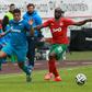 Lassana Diarra com a camisola do Lokomotiv Moscovo, em duelo com Hulk (Zenit), em 2014