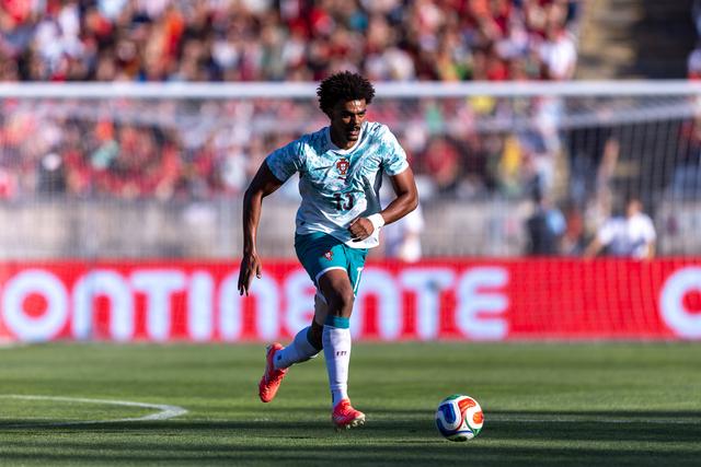 Renato Veiga foi titular frente ao Chile