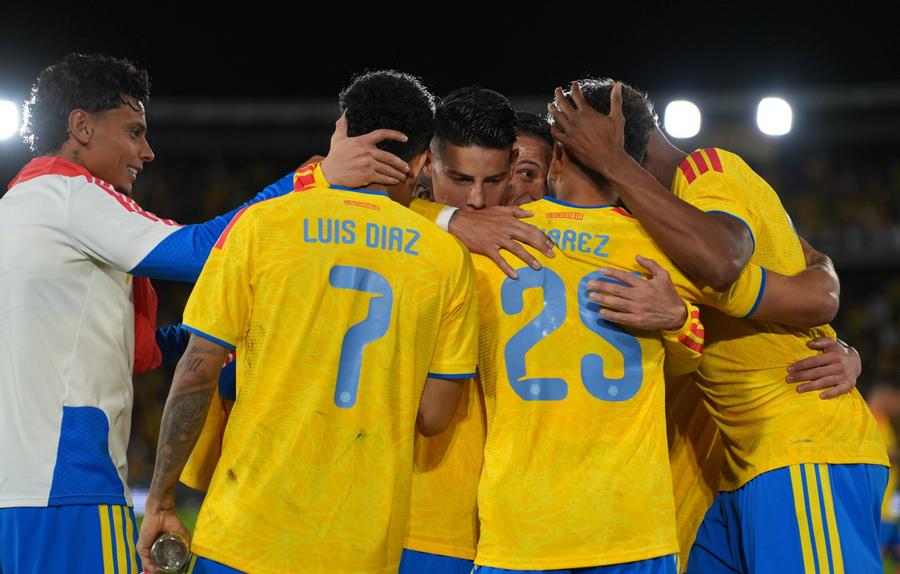 Ríos e Suárez festejam golo da Colômbia