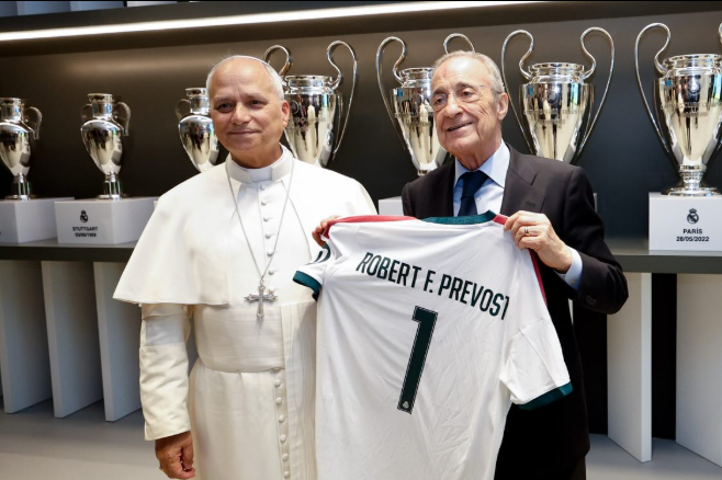 Papa Leão XIV ao lado de Florentino Pérez