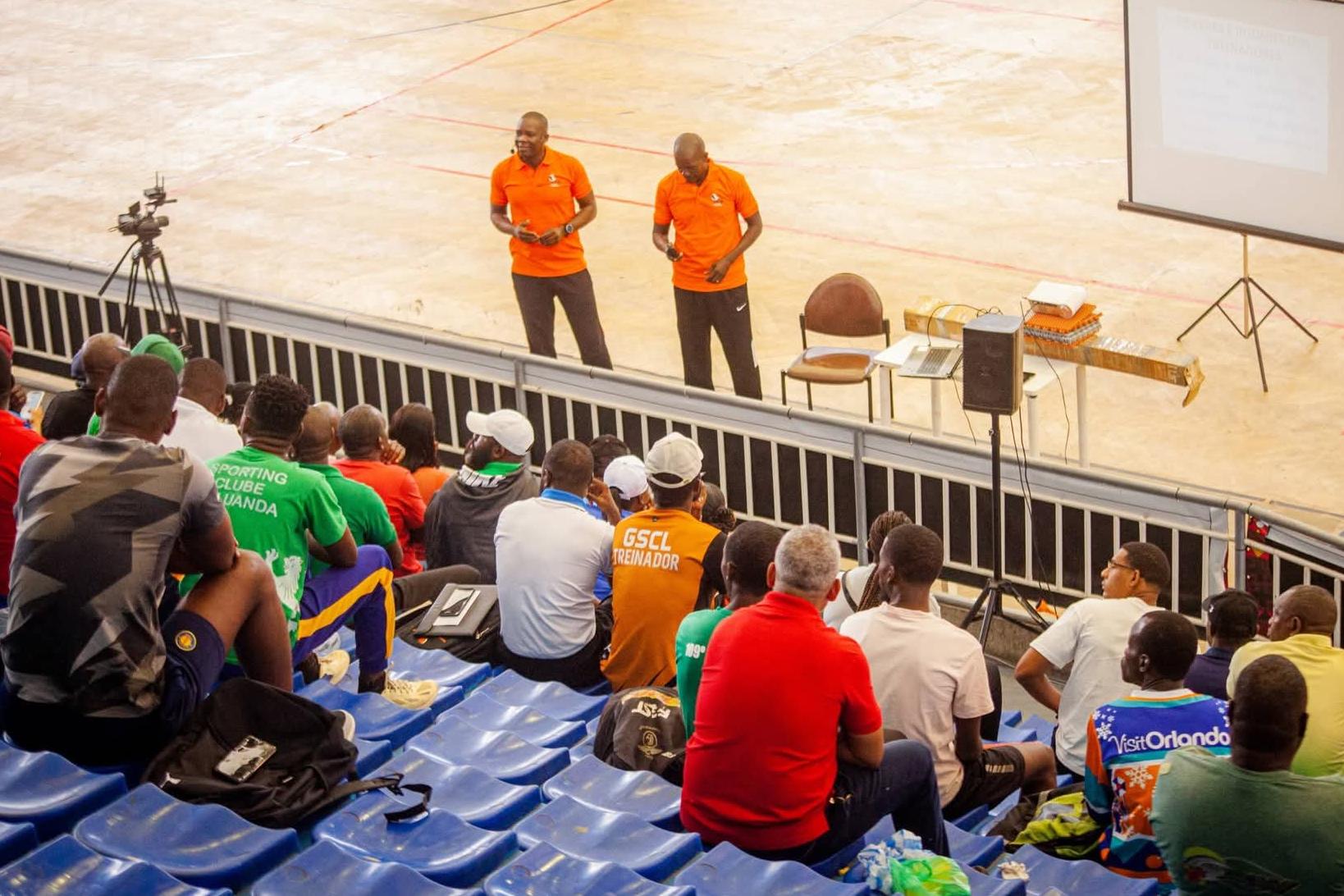 Pavilhão da Cidadela, em Luanda, recebeu ação de formação para treinadores de basquetebol