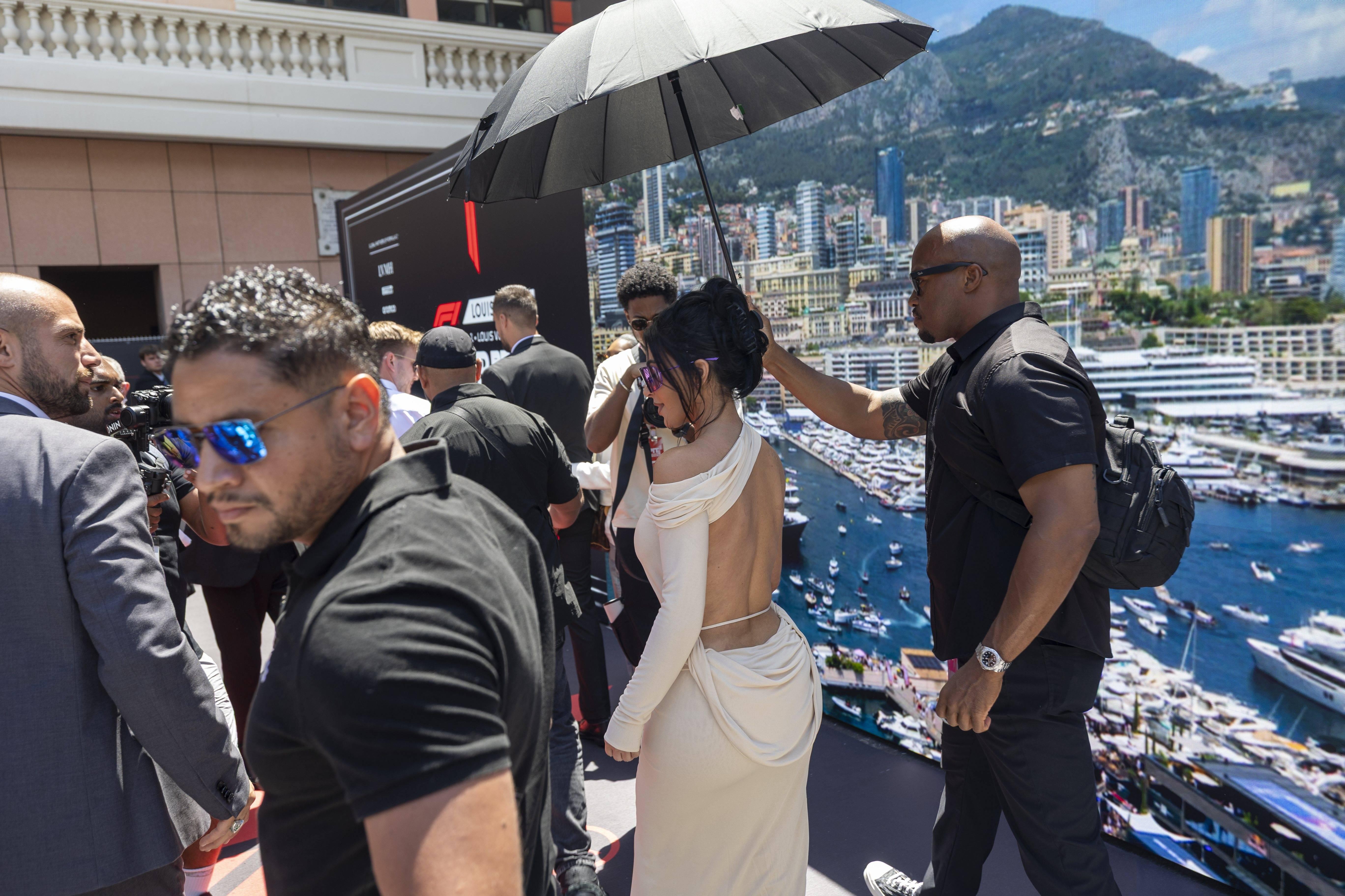 Kim Kardashiana chegar ao GP do Mónaco - foto: Imago