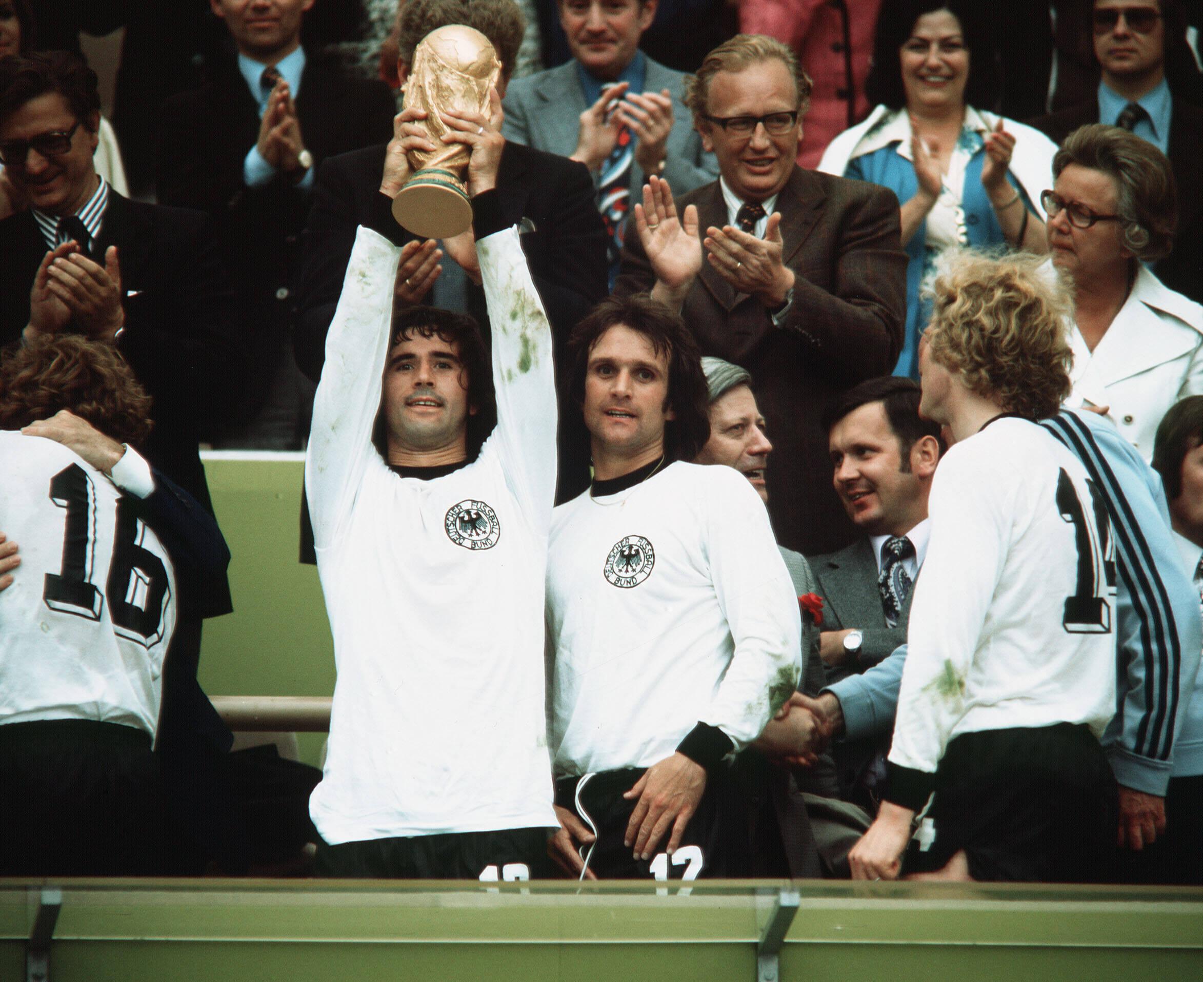 Gerd Muller: 20 contribuições para golo (14 golos + 6 assistências) em 13 jogos (IMAGO)