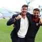 O diretor desportivo dos algarvios, Filipe Costa (filho de Rui Costa), comemora com Miguel Valença a subida à Liga 3 - Foto: Louletano
