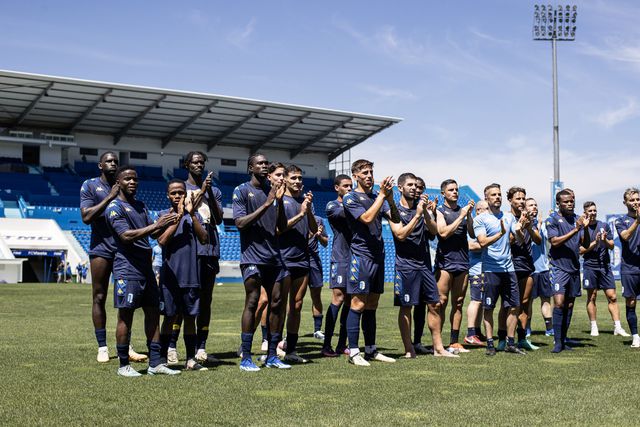 Vizela realiza primeiro treino no relvado do estádio