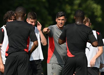 VÍDEO: Paulo Fonseca muito requisitado pelos adeptos após 1.º treino no Milan