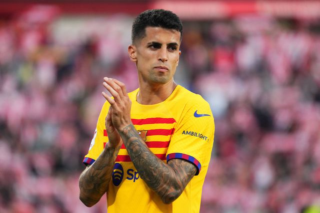 João Cancelo fica mais longe de Barcelona e aproxima-se de Itália