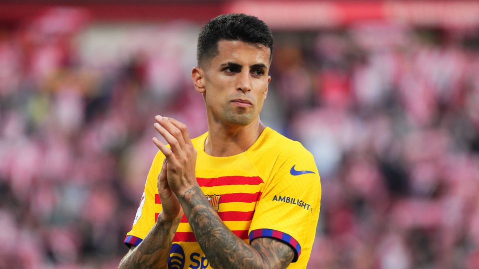 João Cancelo fica mais longe de Barcelona e aproxima-se de Itália