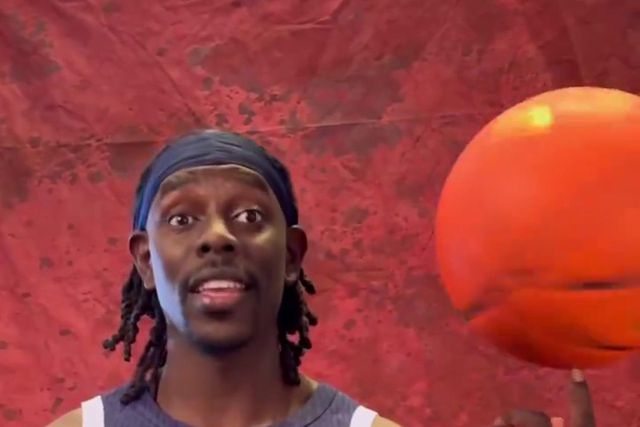 Será que todos na seleção de basket dos EUA sabem girar a bola num dedo?