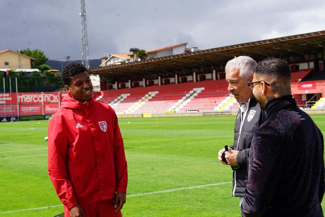 Aves SAD: Mercado chegou, treinou e marcou