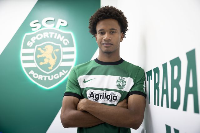 Sporting renova com avançado