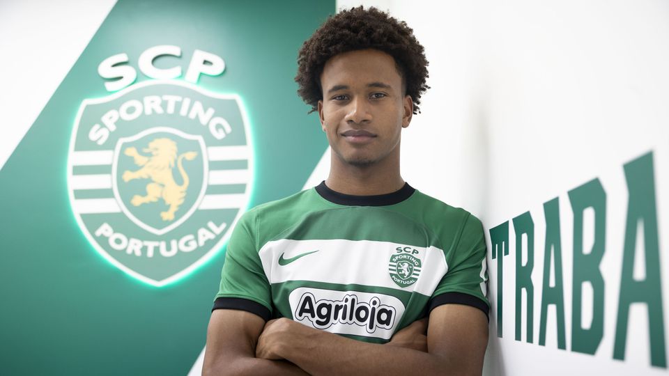 Sporting renova com avançado