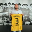 Oficial: Waldemar Anton é reforço do Borussia Dortmund