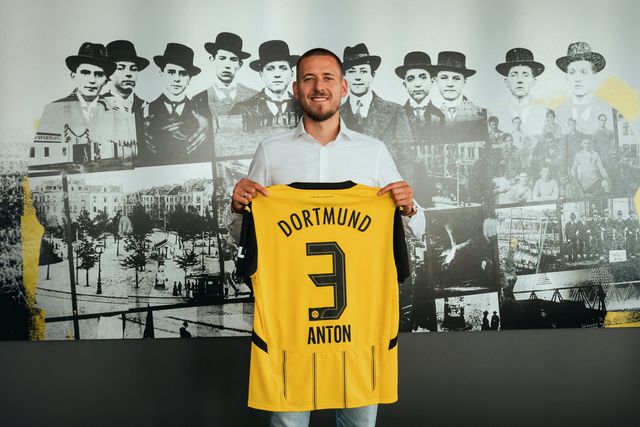 Oficial: Waldemar Anton é reforço do Borussia Dortmund