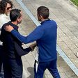 Pedro Proença a cumprimentar Francisco Neto na chegada ao treino