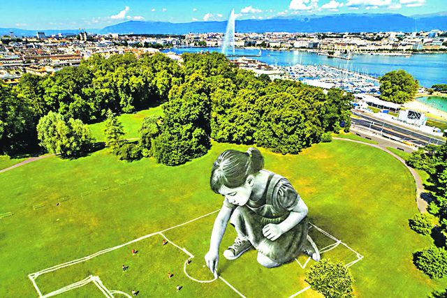 A impressionante imagem do afresco alusivo ao futebol feminino em Genebra
