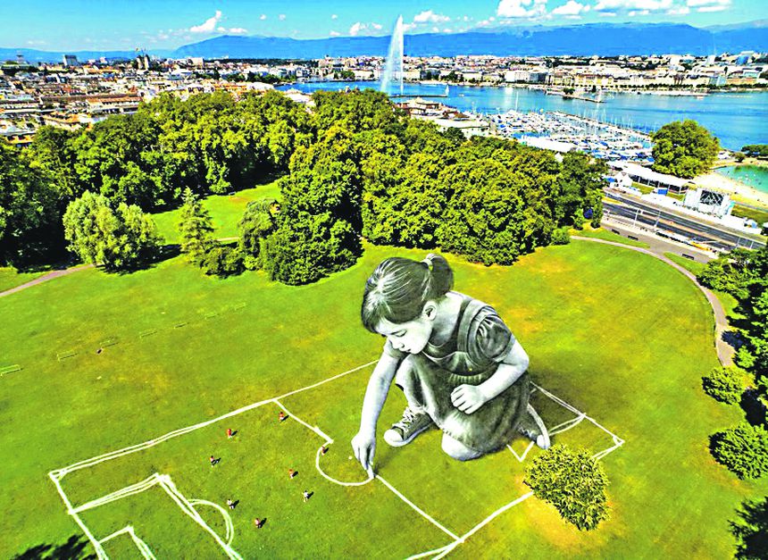 A impressionante imagem do afresco alusivo ao futebol feminino em Genebra