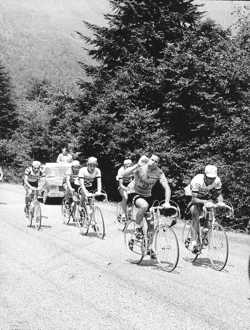 Ciclistas na Volta a França de 1977.  FOTO BRUNO SANTOS