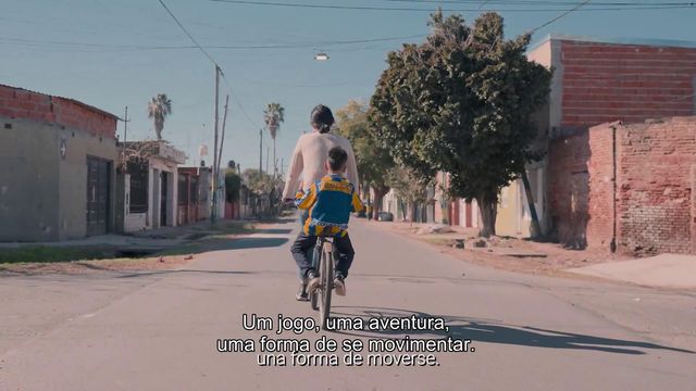 A BOLA no comovente vídeo do regresso de Di María ao Rosario Central