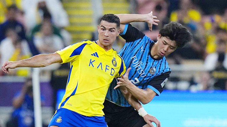 Mercado oficial: Tottenham contrata defesa que marcou e bateu Ronaldo
