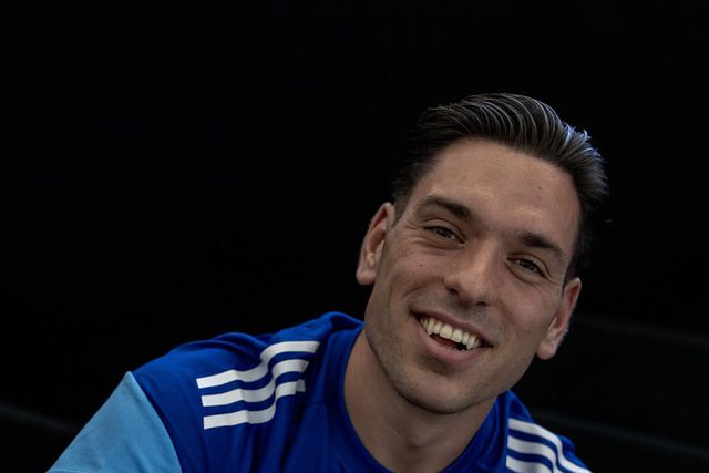 Nikos Athanasiou chega para competir por uma vaga na lateral-esquerda (Foto: Rio Ave)