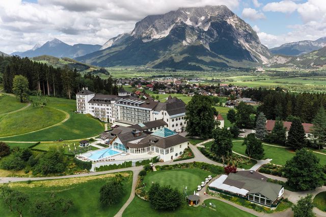 Hotel Schloss Pichlarn, no município de Aigen im Ennstal, é a unidade hoteleira oficial do Sturm Graz, equipa da Bundesliga austríaca, e também já acolheu um estágio do Brighton, no verão de 2019 (Foto: IMLAUER Hotel Schloss Pichlarn)